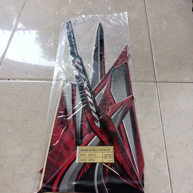 striping stiker les body Yamaha vixion 2012 hitam merah