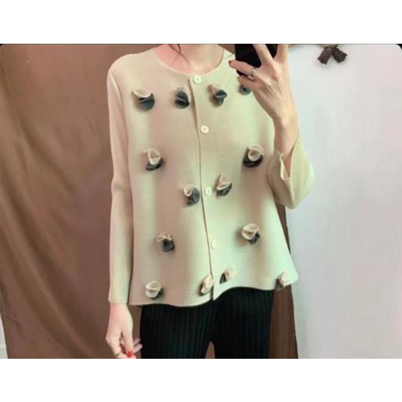 FLOWER PLEATS TOP