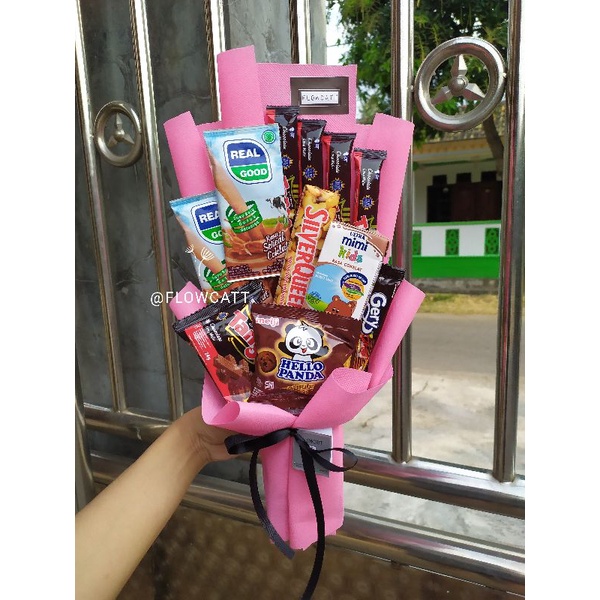 

Bucket Snack Coklat/ Buket Coklat / Kado Ulang Tahun / Kado Sidang / Kado Wisuda / Bucket jajan murah
