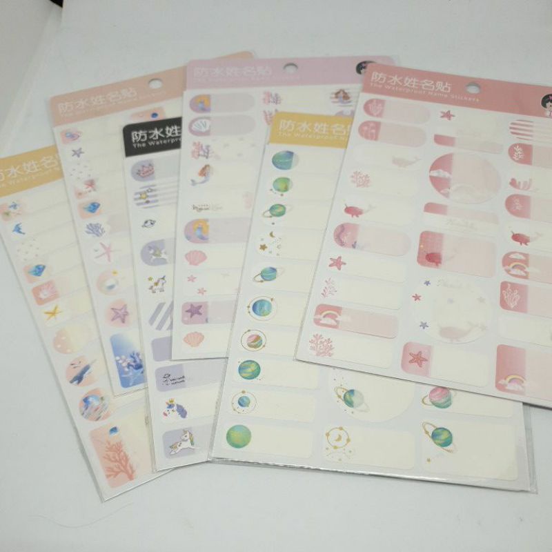 

Sticker Nama Waterproof Anti Air Dengan Gambar Karakter Isi Banyak Per Pack
