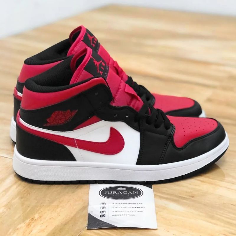 Nike Air Jordan 1 Mid &quot;Black/Fire Red&quot;