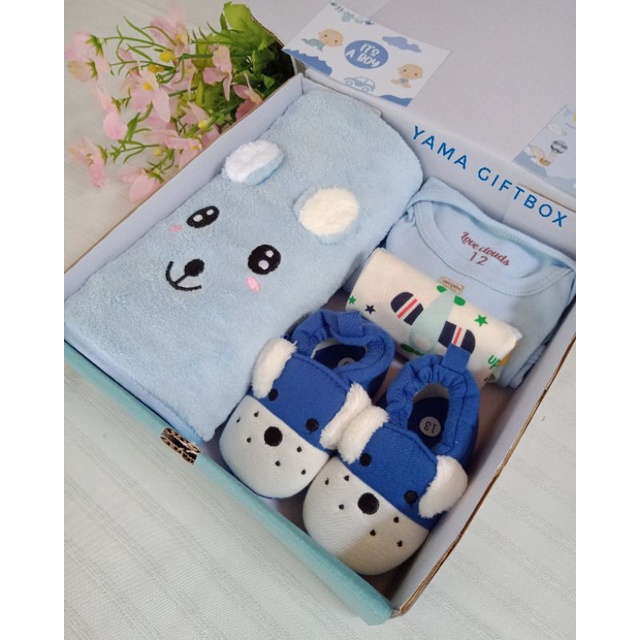 YAMA GIFTBOX HAMPERS BAYI KADO KELAHIRAN HANDUK DAN SEPATU BAYI