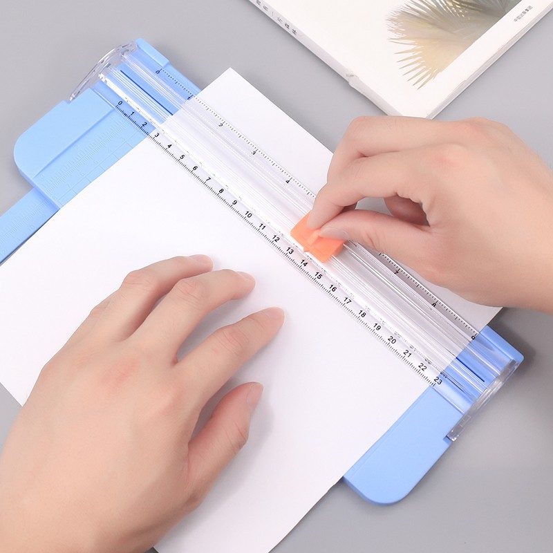 

Alat Pemotong Kertas Mini Paper Cutter A4 JOYKO PC=1637 + Bonus Refil F4 Cutter