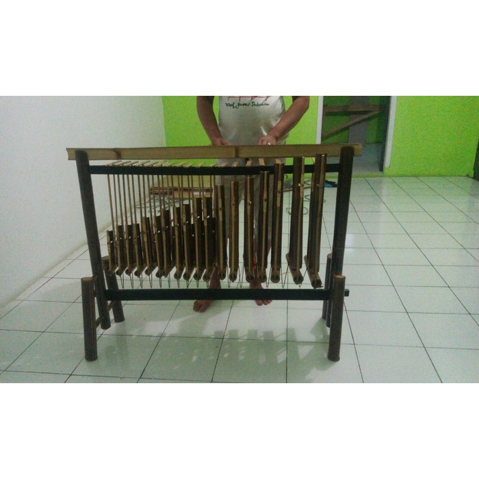 Alat musik tradisional angklung pengamen toel 18 nada bambu hitam