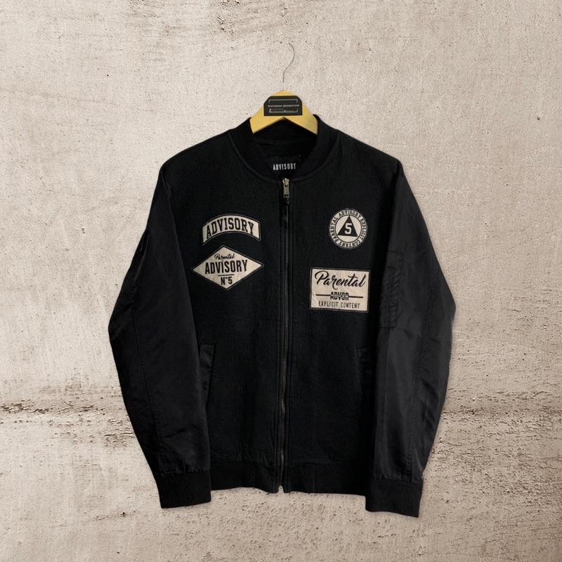 JAKET SUEDE VARSITY PARENTAL ADVISORY