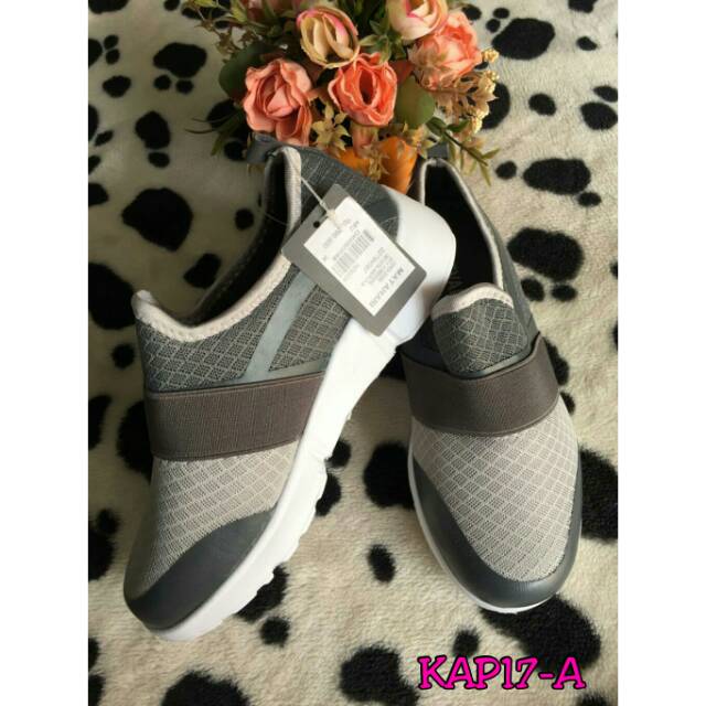 Sepatu anak merk Nevada brand Matahari