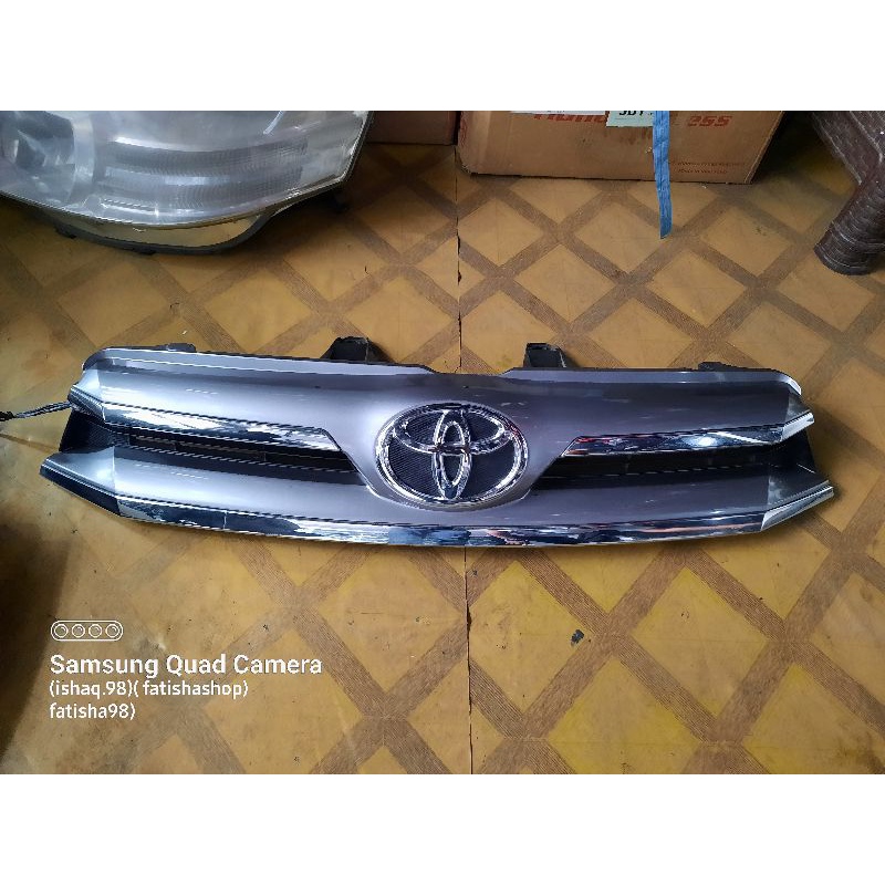 gril depan  toyota innova reborn original