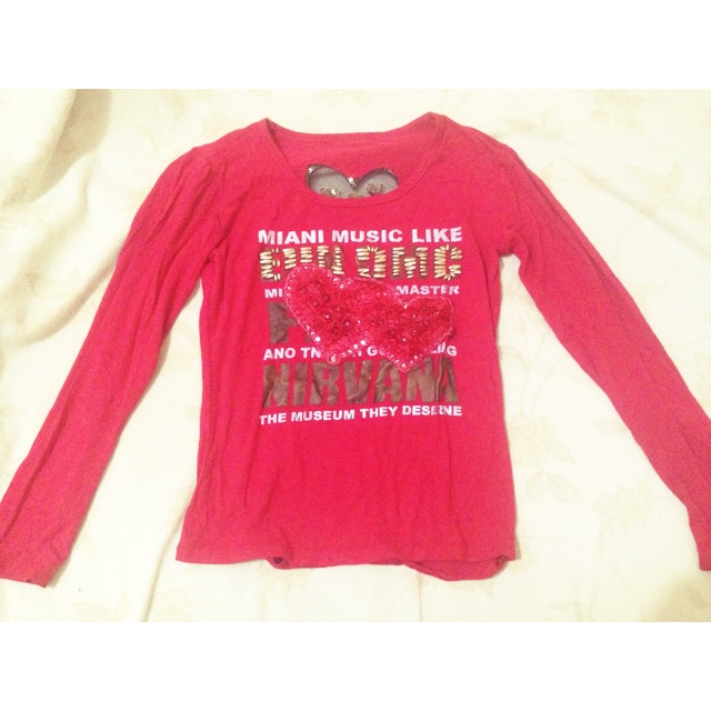 Kaos lengan panjang merah