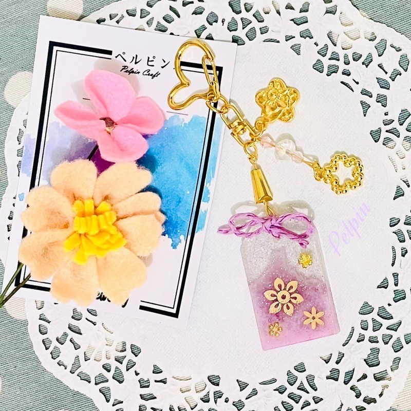 gantungan kunci omamori resin epoxy sakura keychain omamori lucky charm epoxy resin stone
