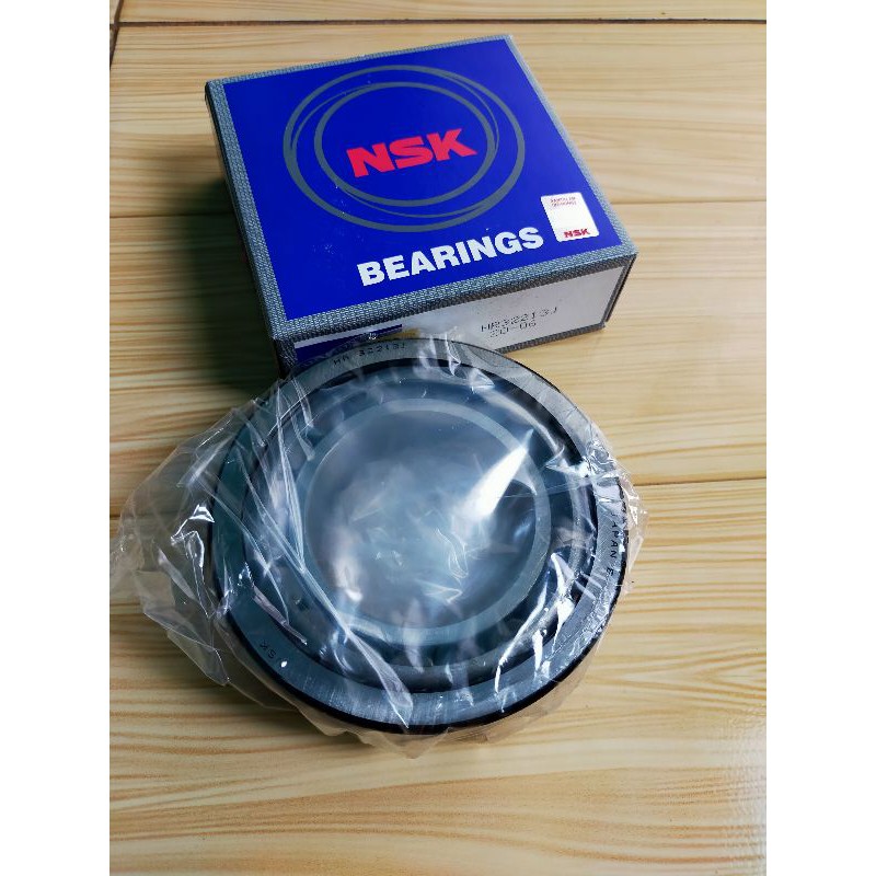 Bearing lahar roda belakang dalam HT130 Dyna Dutro 32213 J NSK original