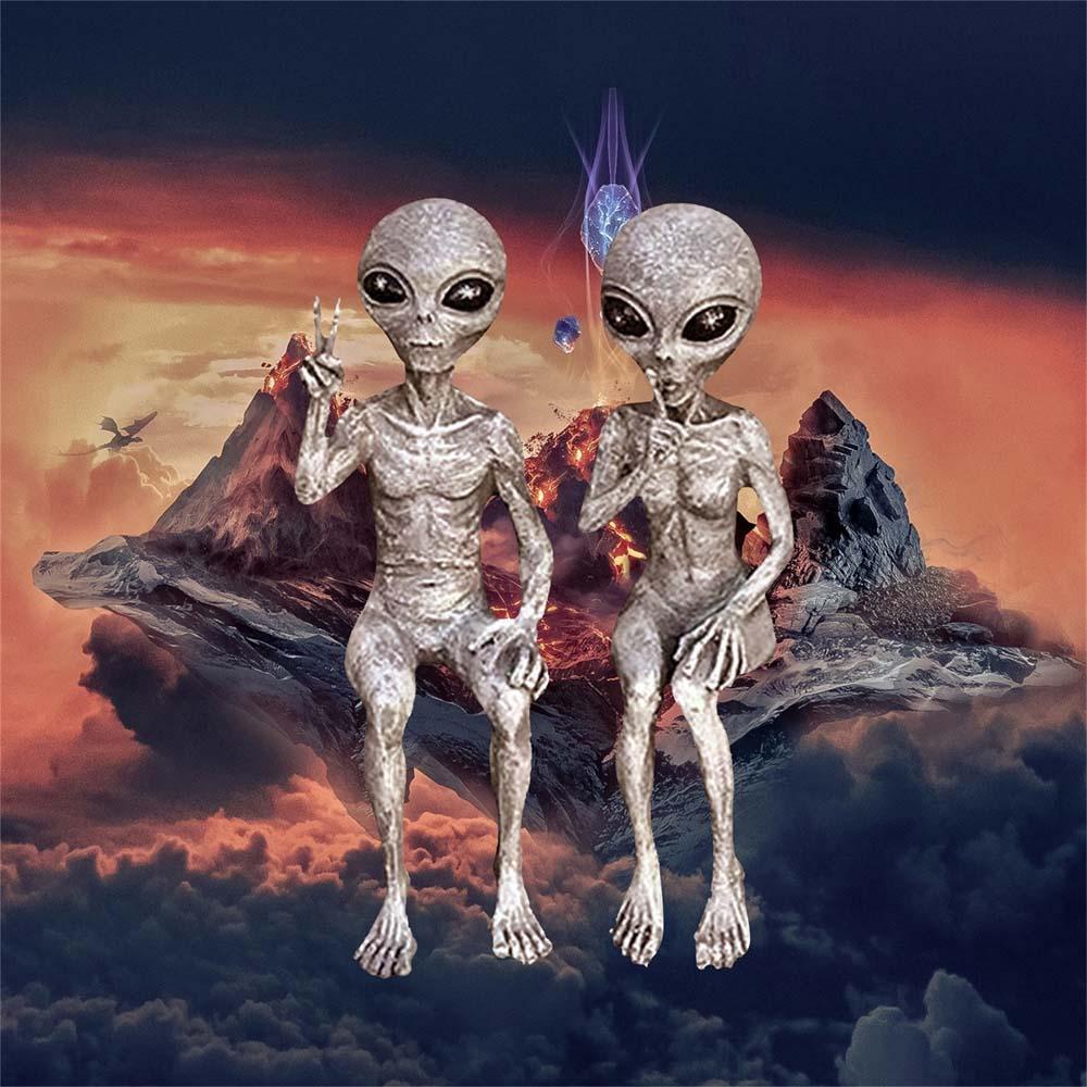 Agustina Skeleton Figure Alien 15cm Dekorasi Body Figure Mainan Patung Taman Luar Angkasa Patung Alien Model Tengkorak Pose Skeleton Model Manusia