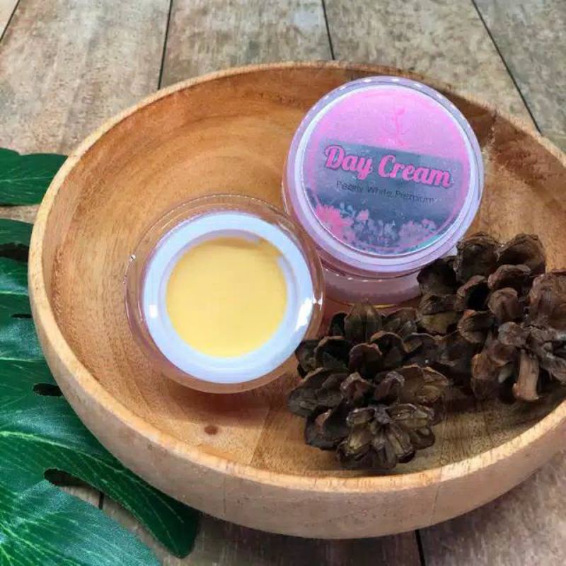 KRIM SIANG PEMUTIH WAJAH AMPUH DAY PEARLY WHITENING BY FBC SKINCARE