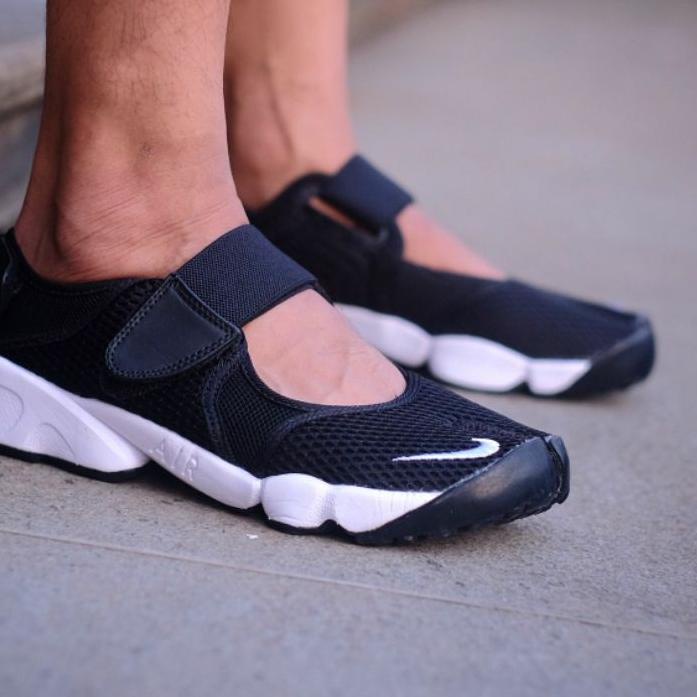 わ Nike Air Rift Black White (100% ORIGINAL) ㅹ