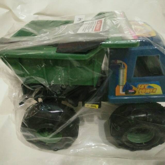 Mainan mobil truk bak