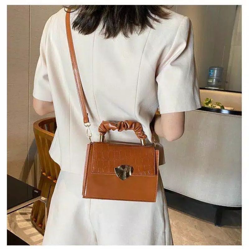 (MEDAN)TAS SELEMPANG WANITA FASHION IMPORT
