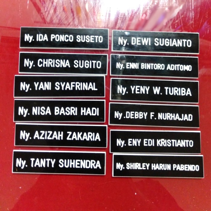

Aman Papan Nama / Nama Dada Pns Uk 2Cm X 8Cm Hitam Putih Peniti Trendi