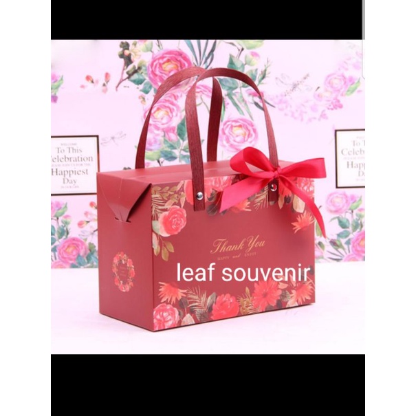 

Paper bag kado tahun baru hampers new year/ gift box bridesmaid pink merah / gift box / paper box kado / paperbag gift / paper bag ulang tahun / paper bag serbaguna / hampers / packaging hampers / packaging merah / box merah / kotak kado merah pink