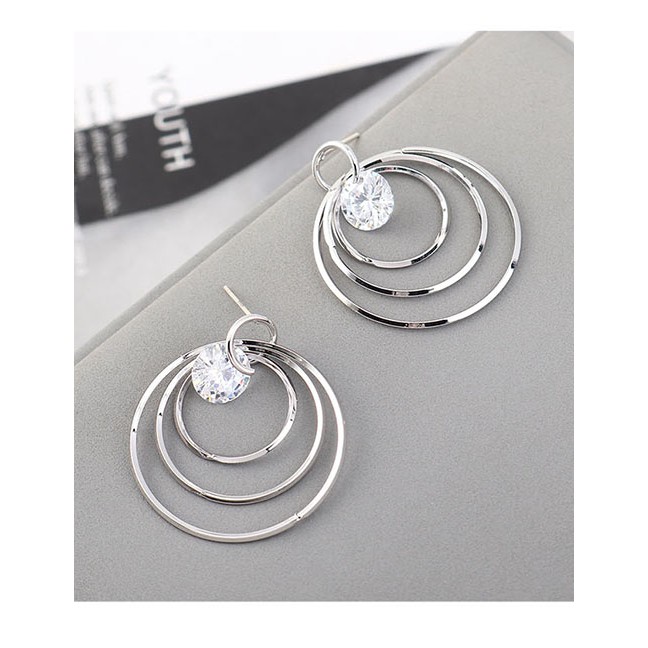 LRC Anting Tusuk Fashion Platinum Three-ring Circle Diamond Earrings Y63099