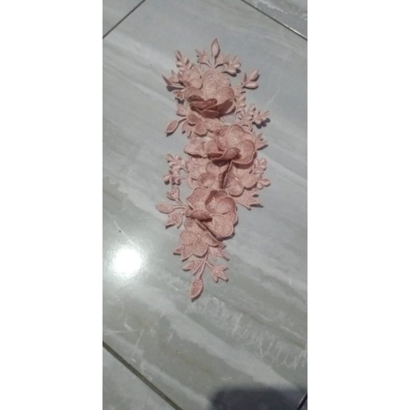 corsage/bunga pundak/bunga timbul/bunga kebaya