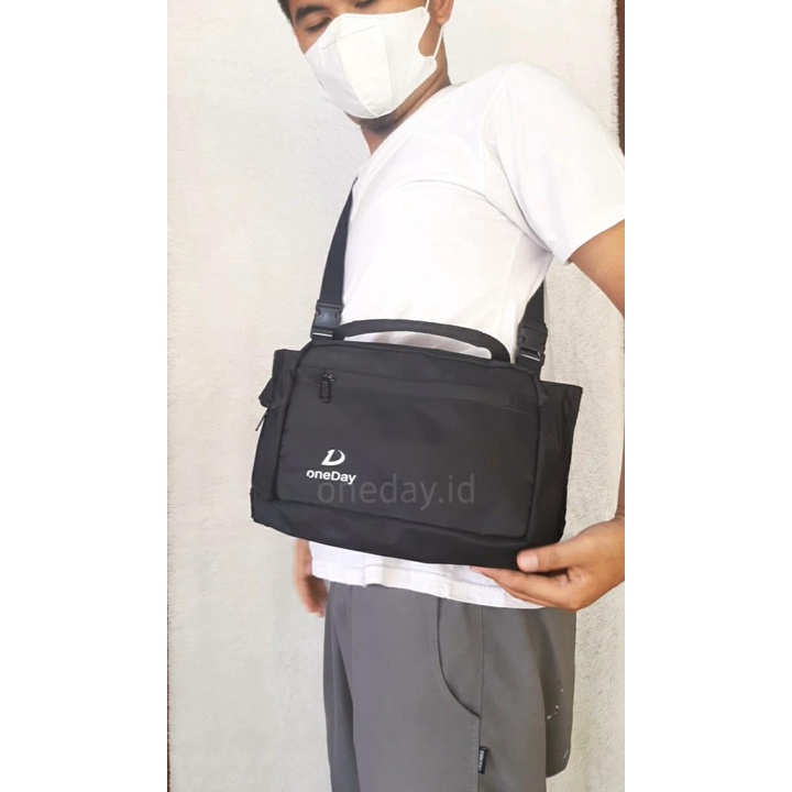 Tas Selempang Waterproof Tahan Air  Multifungsi 3 in 1 Bisa Jadi Rompi Motor dan Handbag