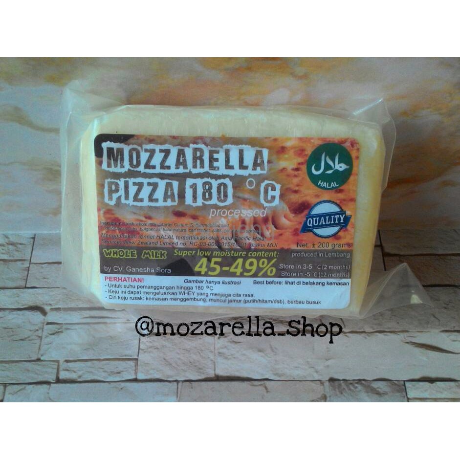 

Mozzarella pizza