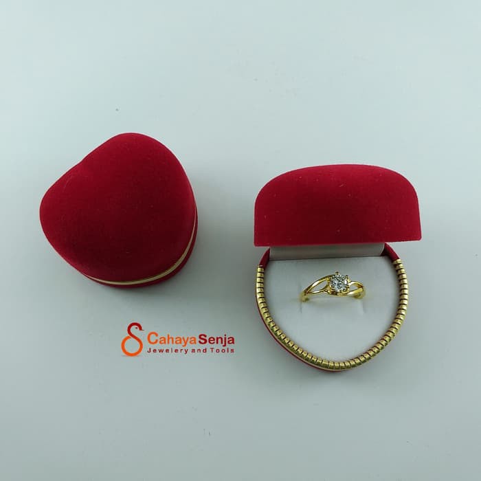 Ring Box/ Kotak Cincin Tunangan Love Beludru / Tempat Cincin Love