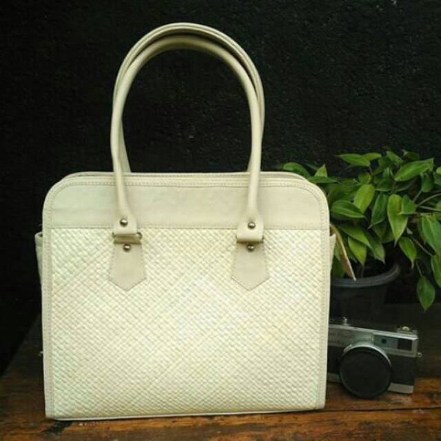 Tas Pandan Caroline