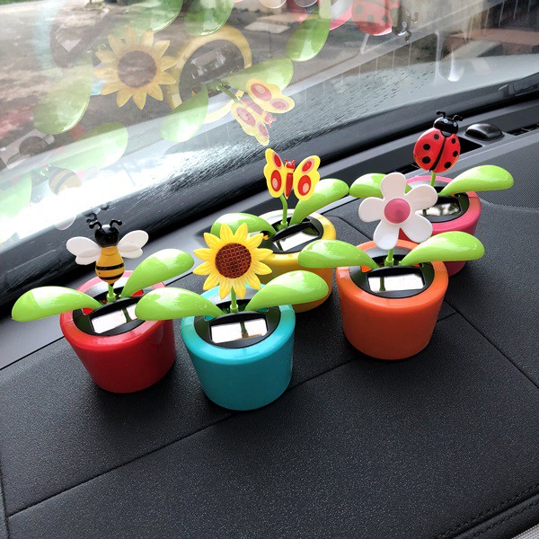 NEW Pot Bunga Random Boneka Figure Miniatur Pajangan Mobil Solar Power Goyang Shacking Flower