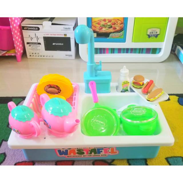 Mainan anak cuci piring dan cuci tangan