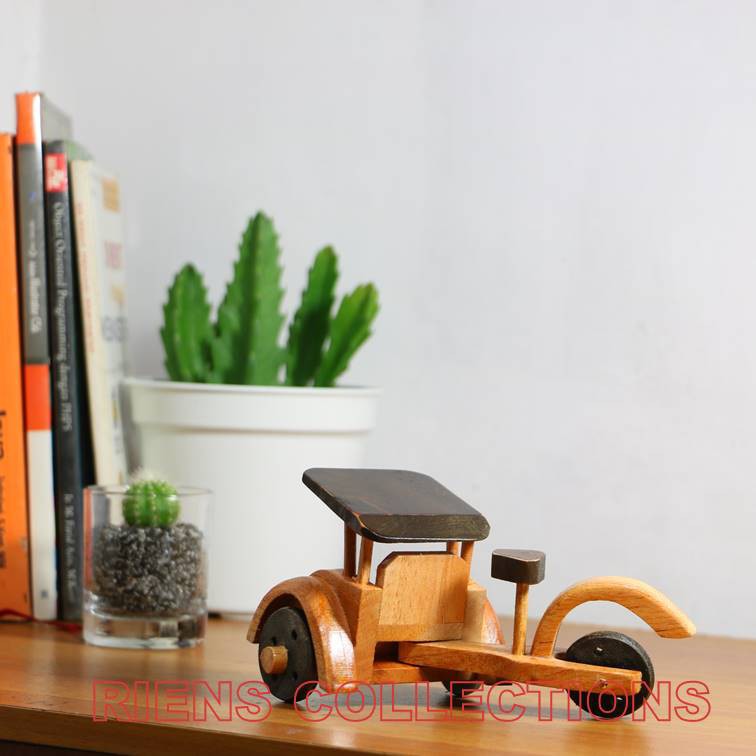 RIENS COLLECTIONS. MINIATUR DIECAST PAJANGAN BECAK KAYU UKURAN 16X9X8 CM