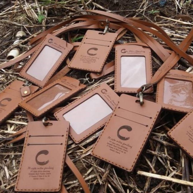

Name Tag Kulit Custom Nama Dan Logo Perusahaan / Id Card Holder Kulit / Tali Id Card Sultan Leathers