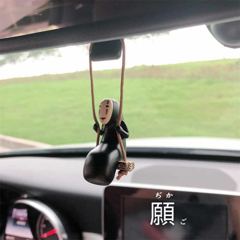 Figure Spirited Away Swinging No Face Man dekorasi mobil Gantungan