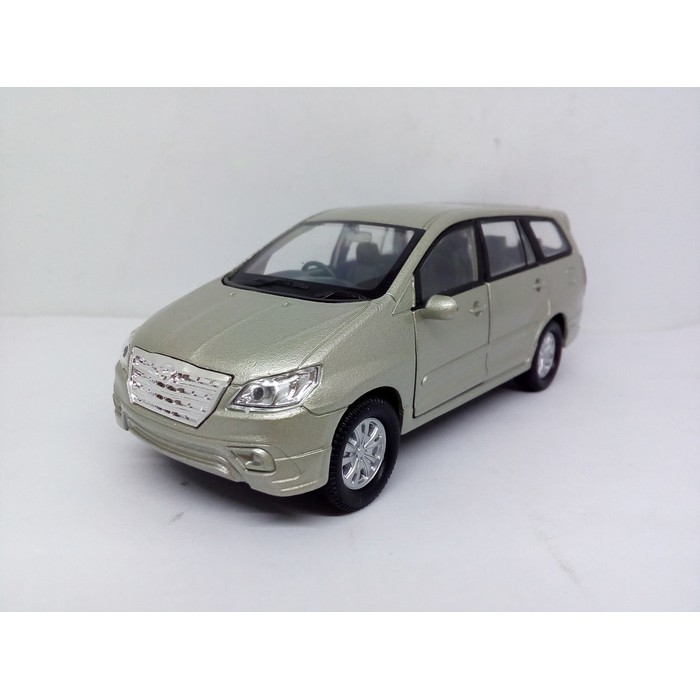 Diecast Miniatur Mobil TOYOTA KIJANG INNOVA Silver Diecast Car Welly