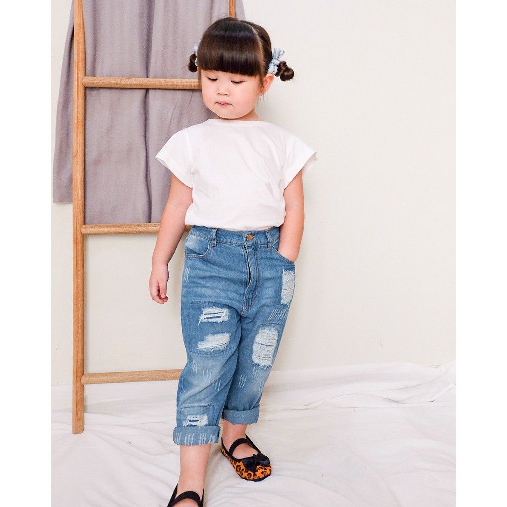 ASH RIPPED JEANS (Medium Blue)