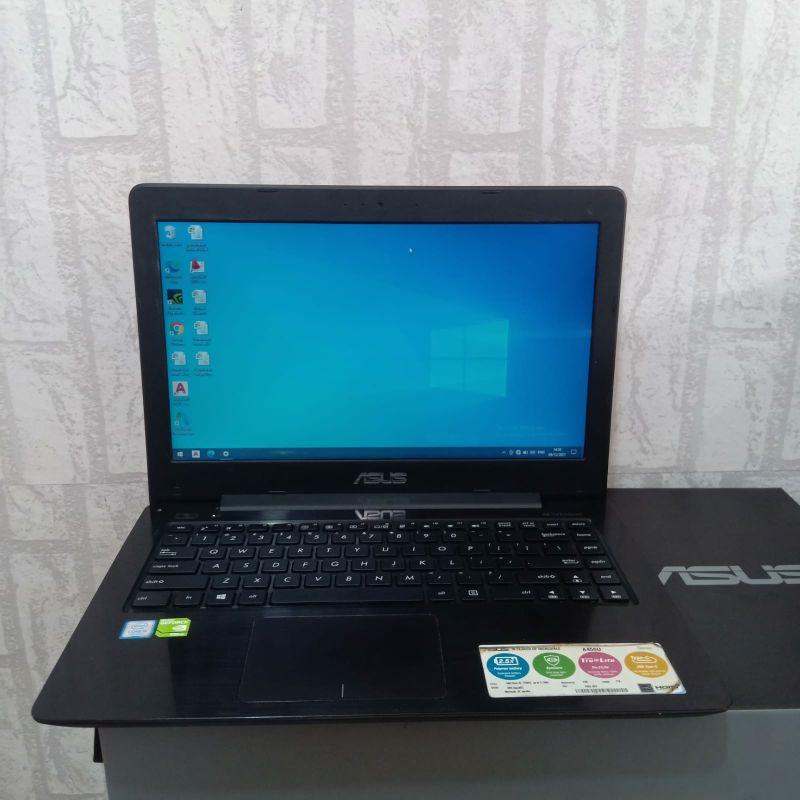 Laptop Asus A456URK Cor i5-7200U Ram 4Gb/HDD 1TB dualvga Nvdia Geforce 930mx dedicated 2GB Windows 10