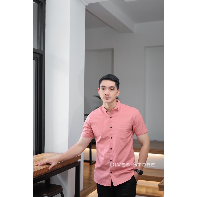 Kemeja pria polos slimfit kasual basic HeM lengan pendek pink salam