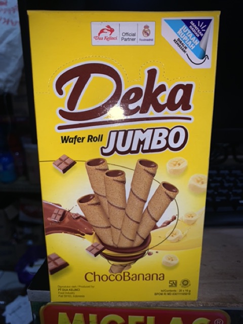 Deka Wafer Roll Jumbo choco banana 1box isi 20