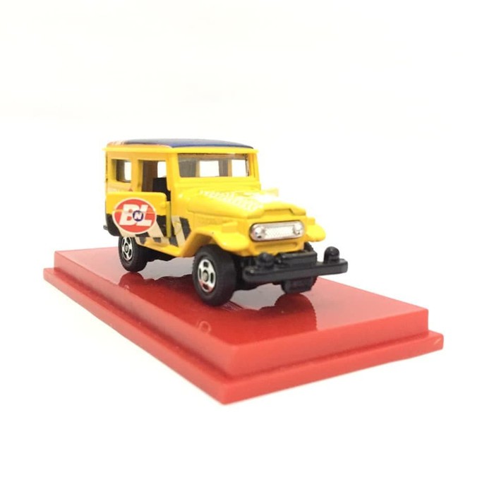 Tomica Disney D-42 Wall-e Toyota Land Cruiser