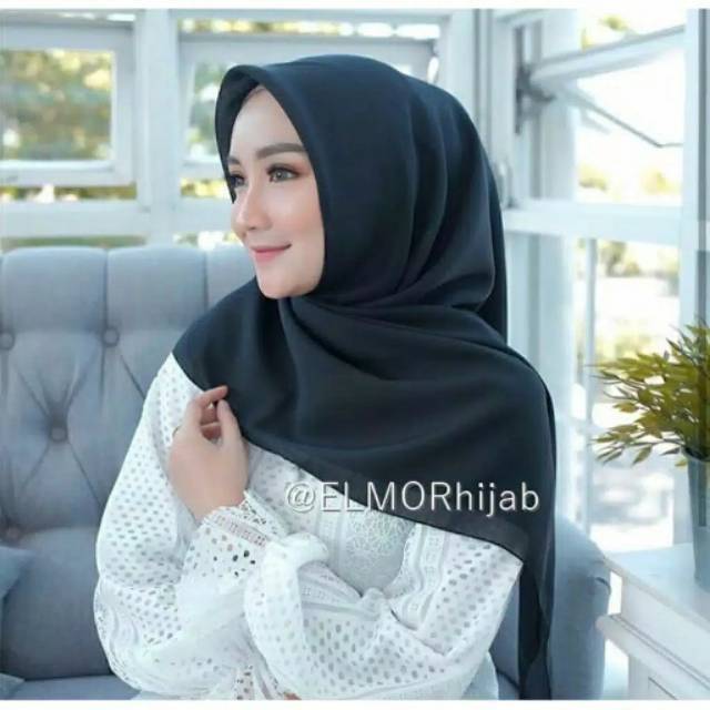 (1 Kg muat 15 pcs ) BELLA SQUARE / HIJAB SEGI EMPAT POLOS