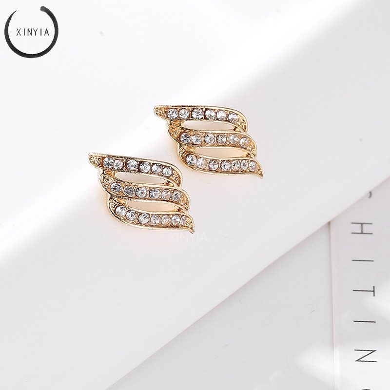 Anting Kristal Pejantan Bertabur Bulu Sayap Malaikat Anting