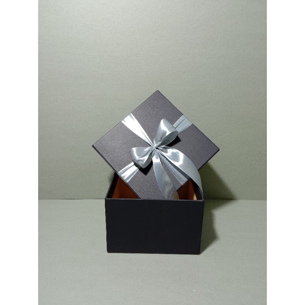 

Gift Box Small + Kotak Hadiah + 15x15x10 cm