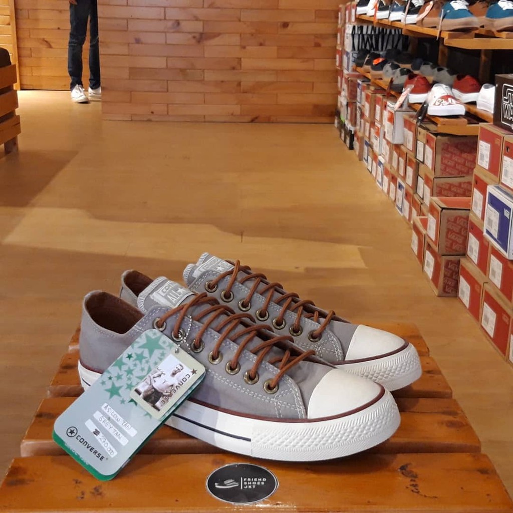 converse low tan grey