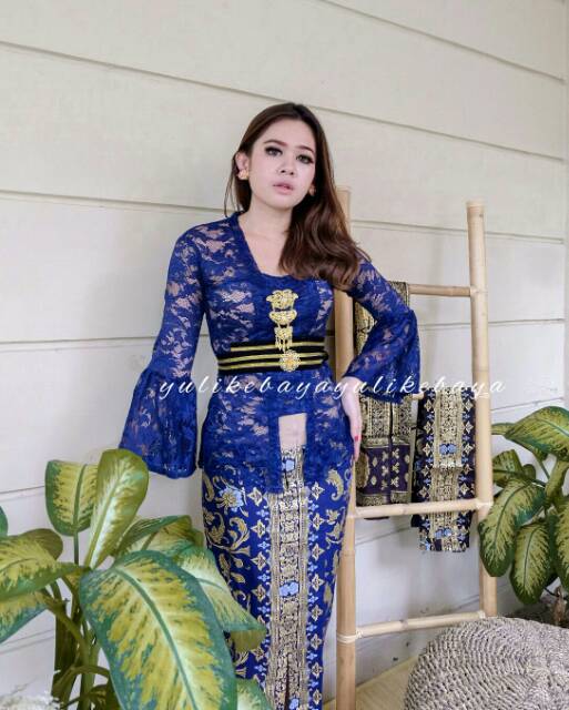 Set Kebaya Bali Modern Model Lonceng Full Brokat