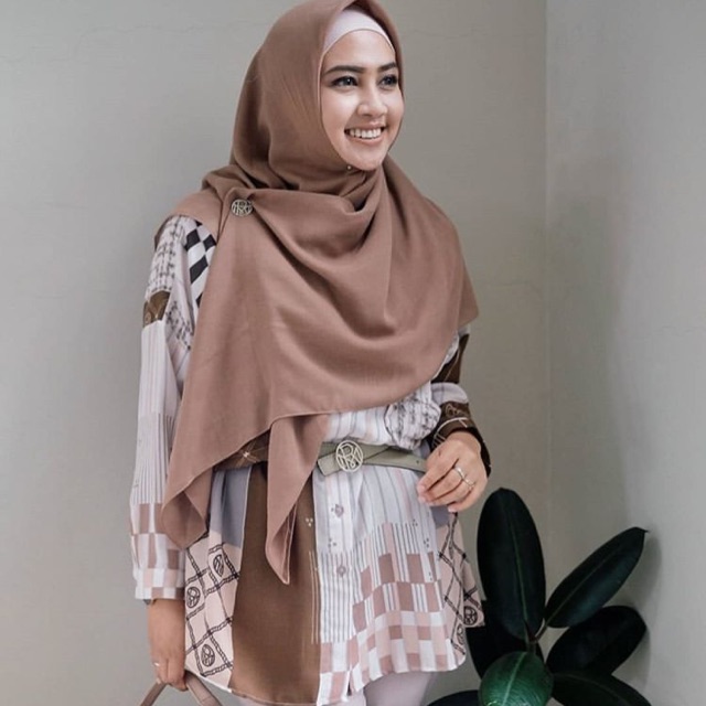 Ukara Top Ria Miranda