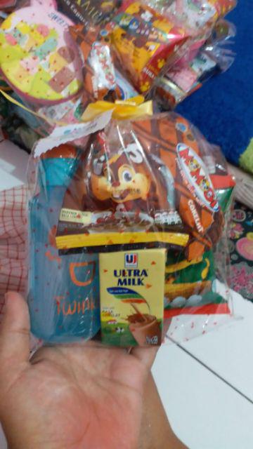 Parcel Bingkisan Snack + Botol Minum Kemasan Ulang Tahun
