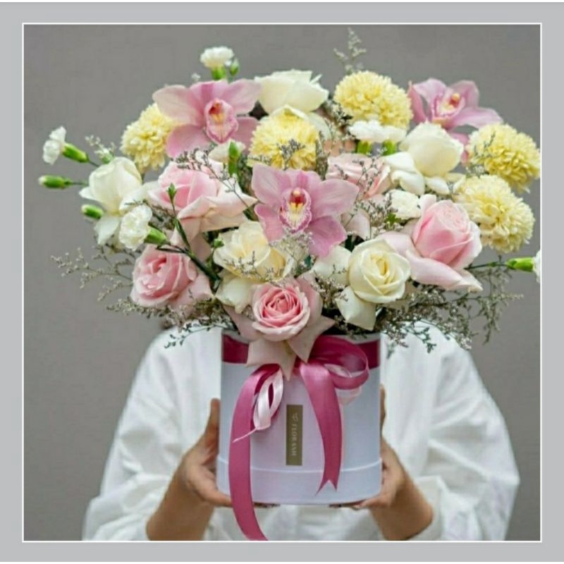 

FLOWERS BOX/BOX BUNGA/HADIAH ULANG TAHUN/KADO ANNIVERSARY/BUNGA BOX