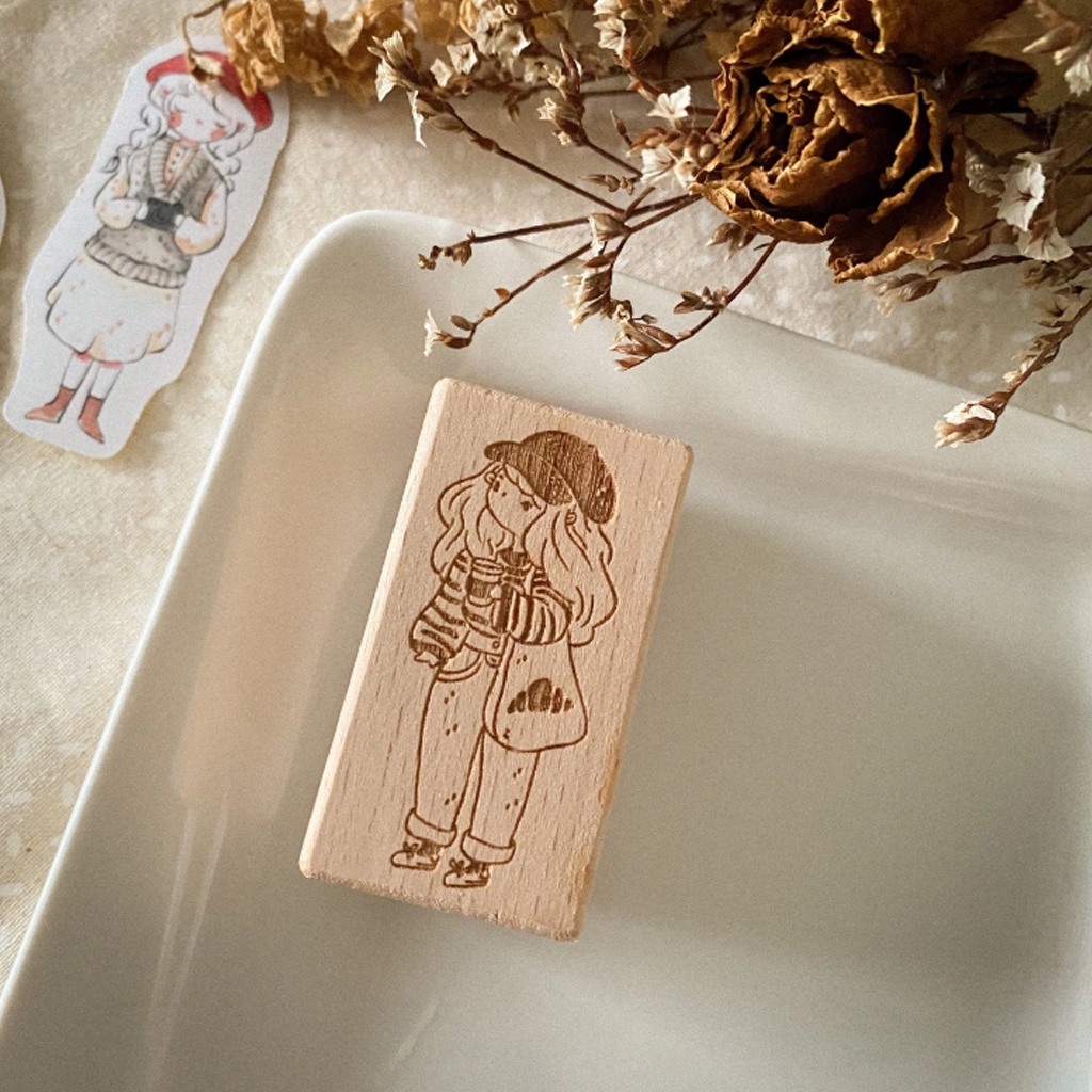 

Qiara Rubber Stamp - Croissant Girl