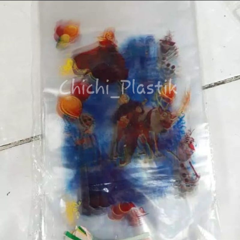 Plastik ulang tahun karakter kecil 36x18