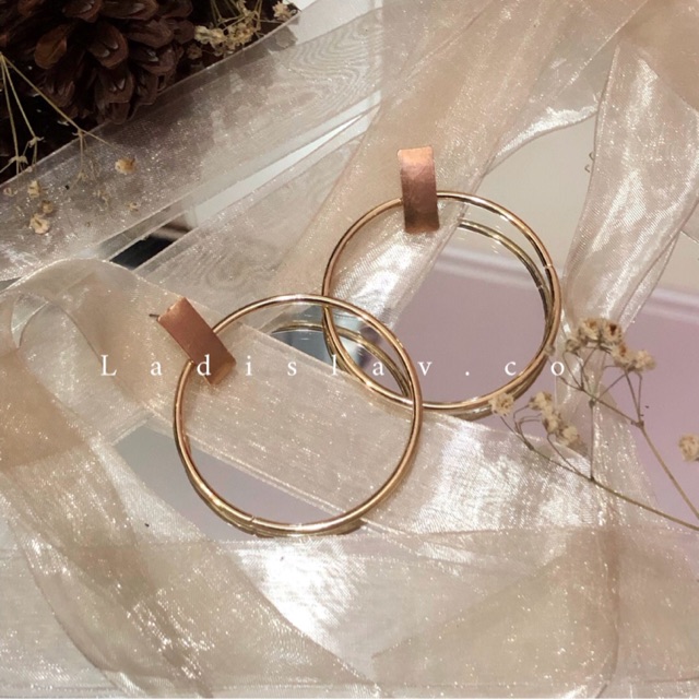 

Round Metal Gold