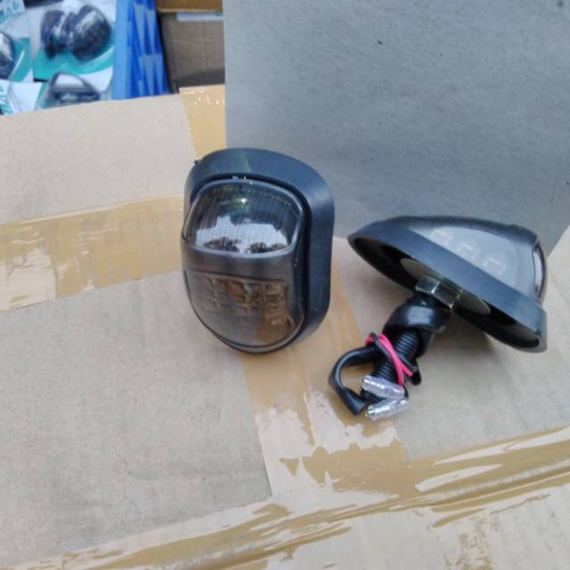 Sen tempel oval besar kaca riben